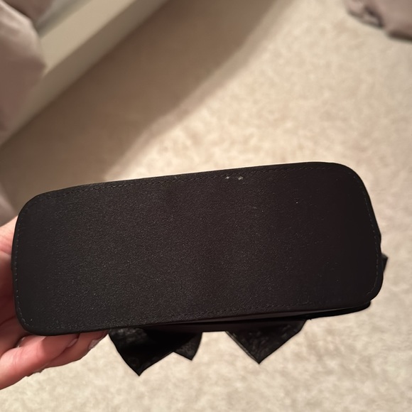 FINAL CHANCE! CLOSET CLOSING! - Picture 4 of 11